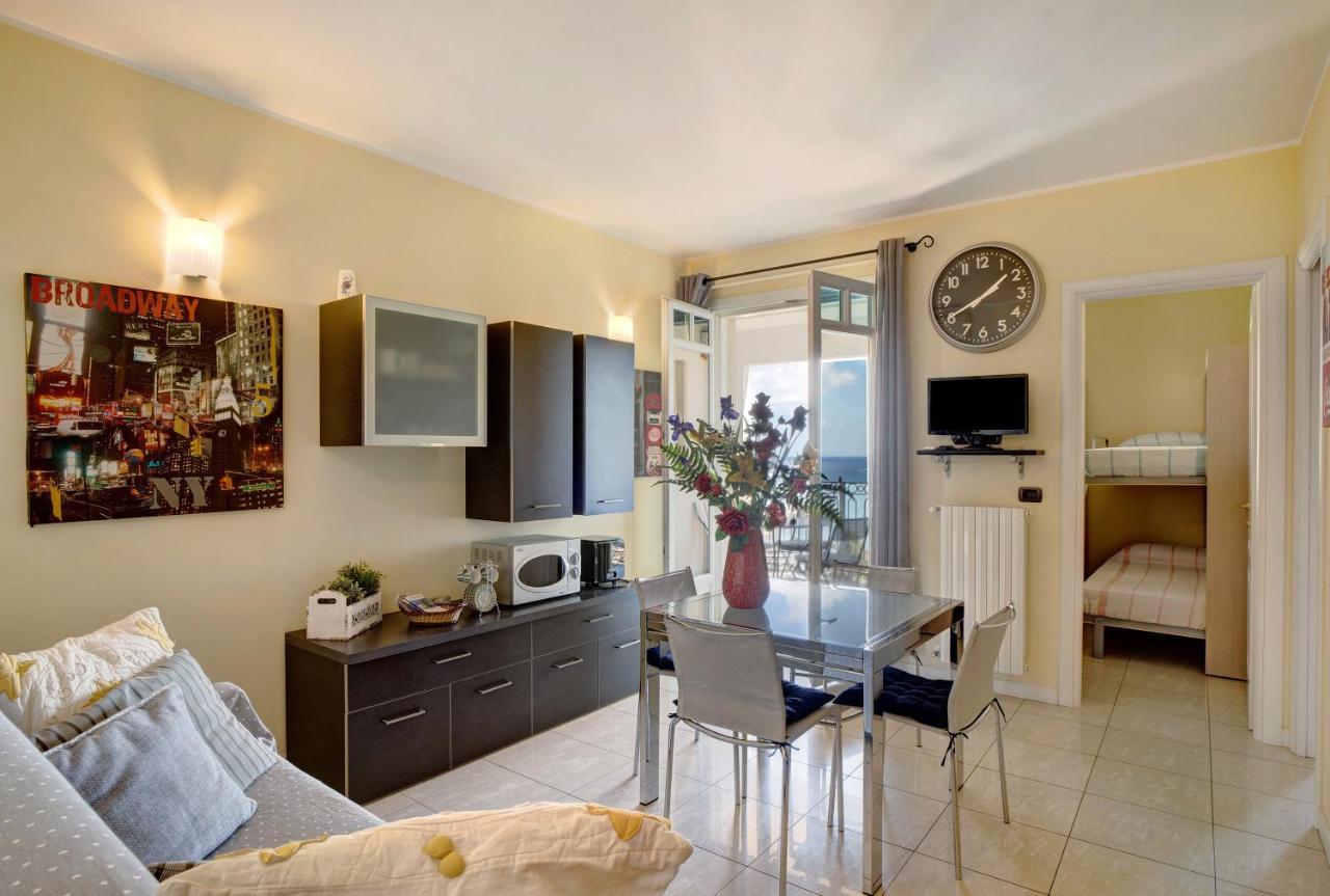Casa Miradore 600 Mt Dal Mare Imperia Luaran gambar