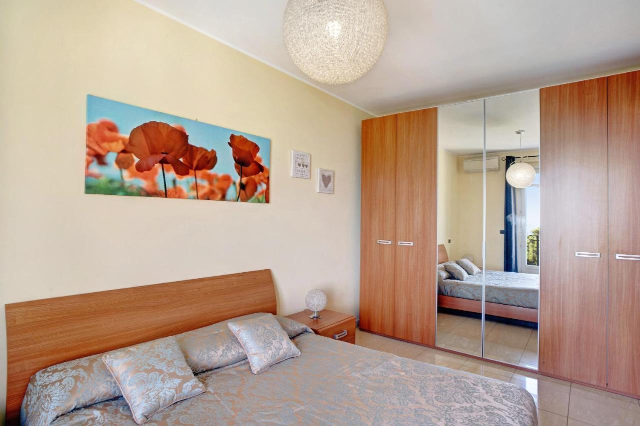 Casa Miradore 600 Mt Dal Mare Imperia Luaran gambar